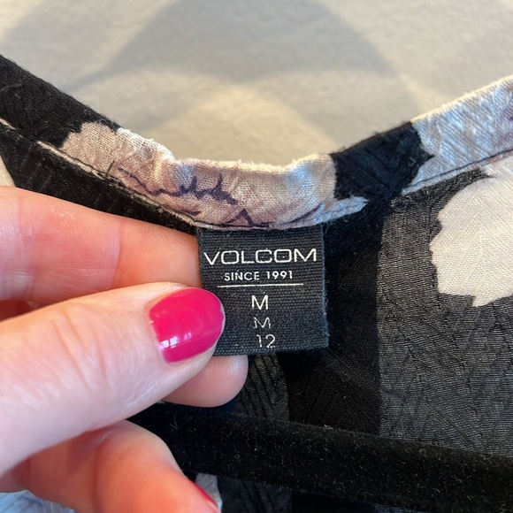 Volcom blouse, black floral, flowy, size M - Picture 2 of 5